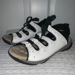 Women’s 8M Comfortview LEONA White & Black Lace Up Massage Footbed Sandals EXC